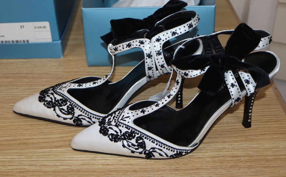 A pair of white satin with black beading Karen Miller T strap shoes with black velvet bows and diamante heels (boxed)